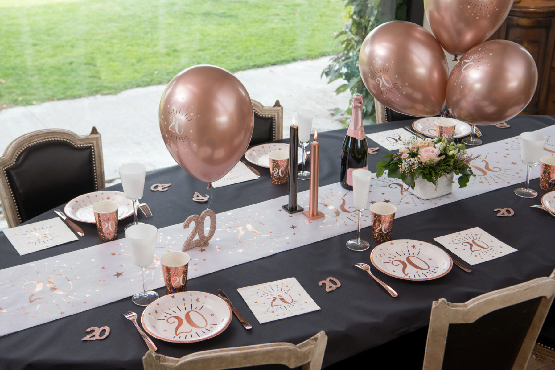 Décoration de table 40ans anniversaire blanc & rose gold étincelant.